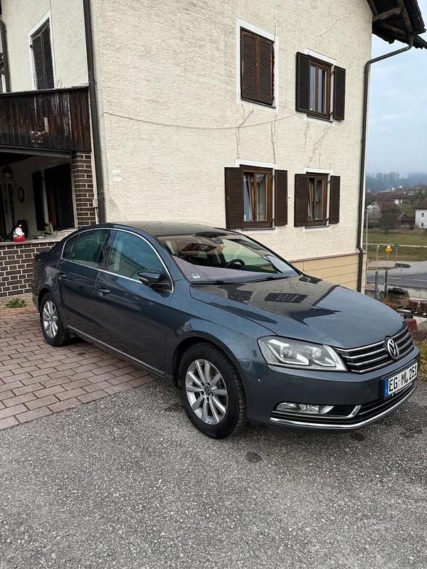 Grau Gebraucht 2014 VW Passat Limousine | 9.500 € (Fairer Preis) - Bild 1/4