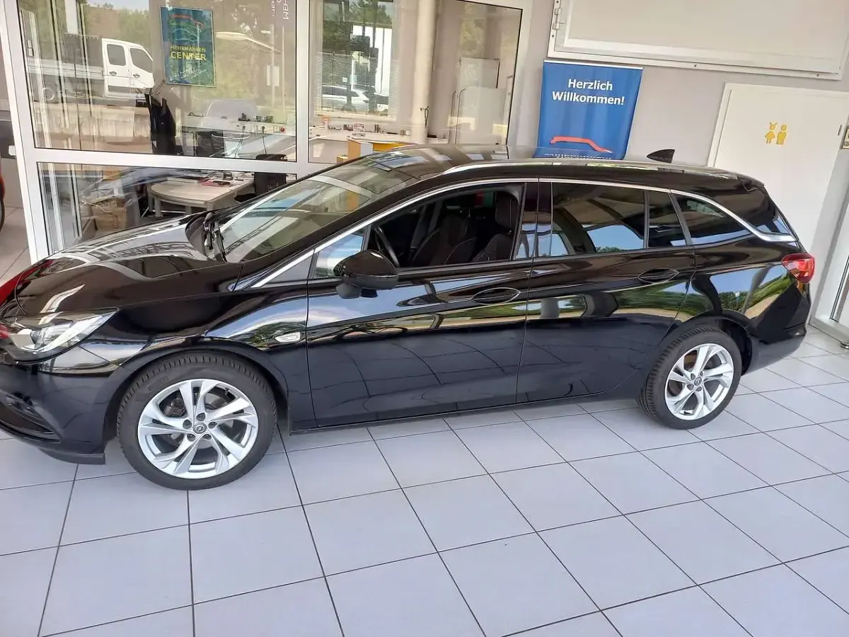Gebraucht Opel Astra Dynamic 150 PS (110 kW) 2017 Onyx schwarz Kombi