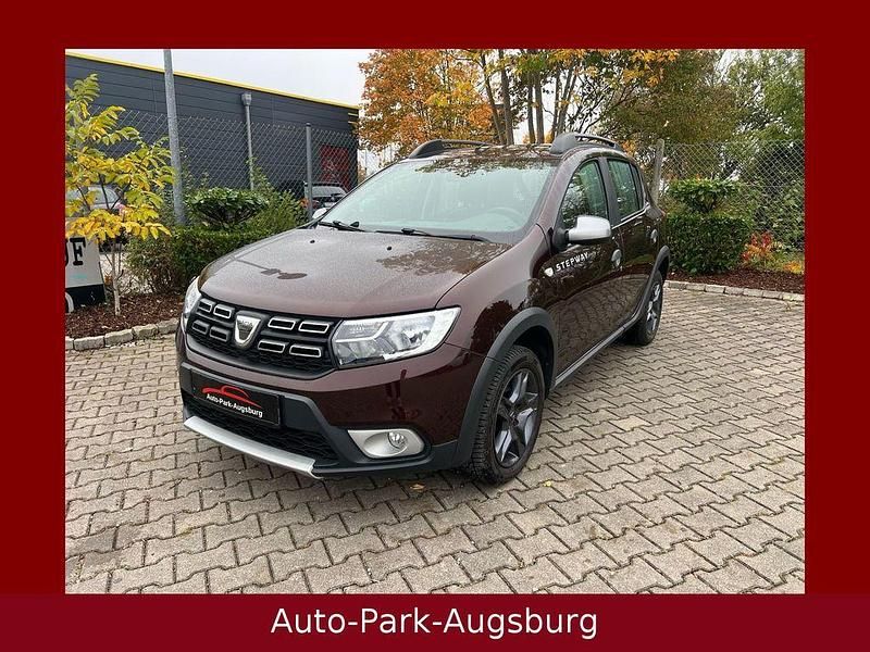 Rot Gebraucht 2018 Dacia Sandero Celebration Kleinwagen | 10.980 € (Fairer Preis) - Bild 1/4