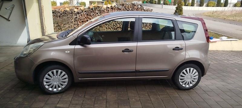Gebraucht Nissan Note Acenta 88 PS (64 kW) 1962 Beige Kleinwagen