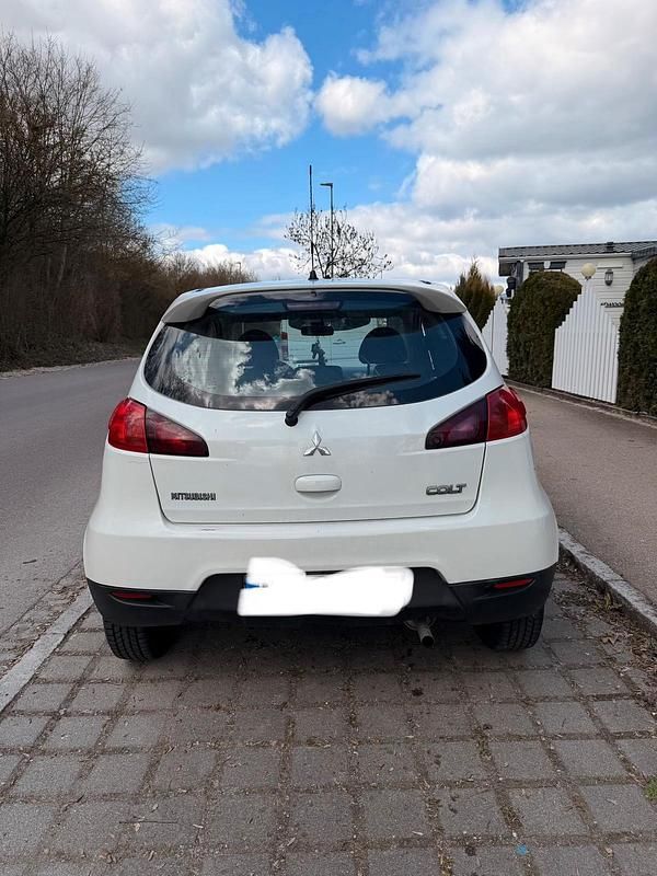 Gebraucht Mitsubishi Colt 75 PS (55 kW) 2010 Weiß Kleinwagen