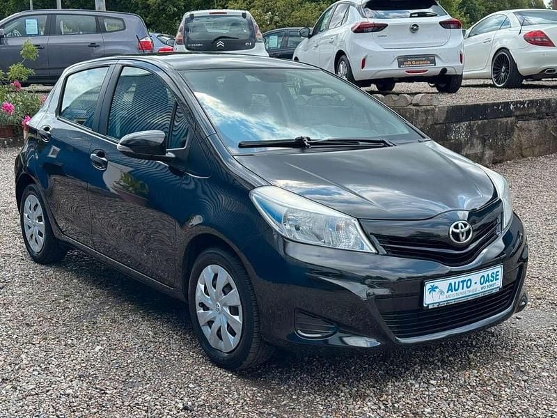 Gebraucht Toyota Yaris Cool 69 PS (50 kW) 2013 Schwarz Kleinwagen