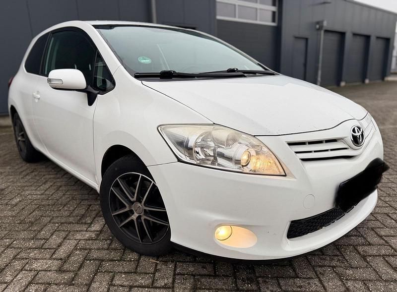 Gebraucht Toyota Auris 126 PS (92 kW) 2011 Weiß Kleinwagen