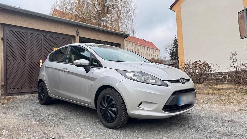 Silber Gebraucht 2009 Ford Fiesta Trend Kleinwagen | 3.500 € (Fairer Preis) - Bild 1/4