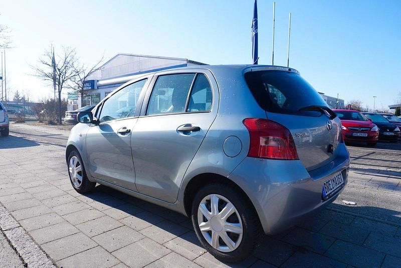 Gebraucht Toyota Yaris Cool 69 PS (50 kW) 2007 Medium silver metallic Kleinwagen