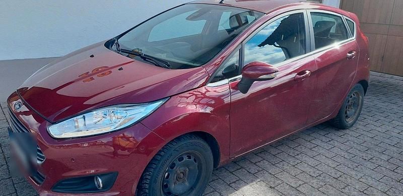 Gebraucht Ford Fiesta 95 PS (69 kW) 2015 Rot Kleinwagen