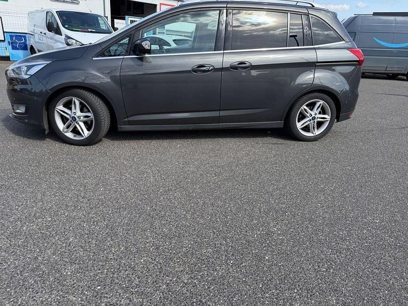 Gebraucht Ford Grand C-Max Titanium 150 PS (110 kW) 2018 Grau Van / Kleinbus