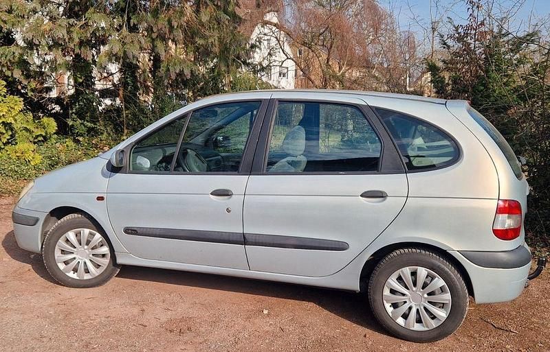 Gebraucht Renault Scénic 107 PS (78 kW) 2002 Silber Van / Kleinbus