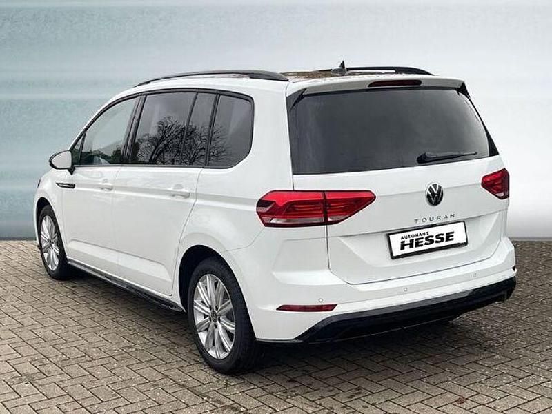 Gebraucht VW Touran Highline 150 PS (110 kW) 2025 Pure white uni Van / Kleinbus