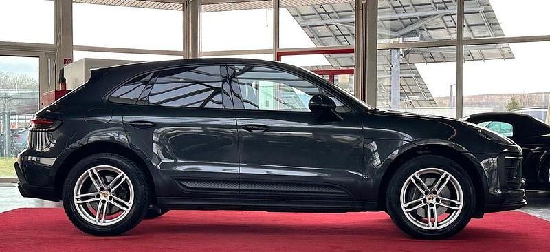 Gebraucht Porsche Macan 265 PS (194 kW) 2022 Vulkangraumetallic SUV