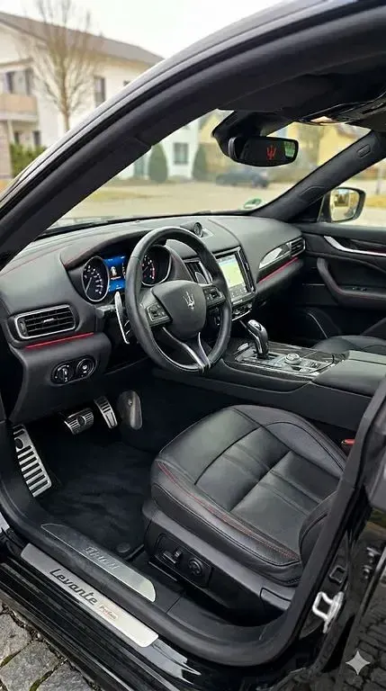 Gebraucht Maserati Levante 430 PS (316 kW) 2021 Schwarz SUV