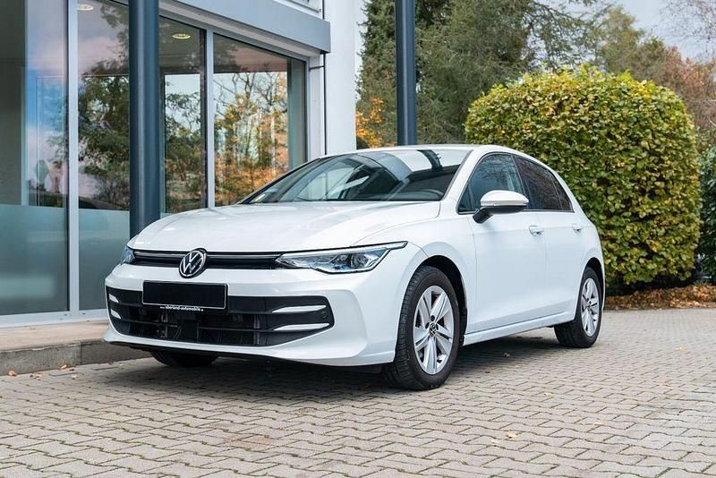 Weiß Gebraucht 2024 VW Golf VIII Business Limousine | 27.900 € (Guter Preis) - Bild 1/4