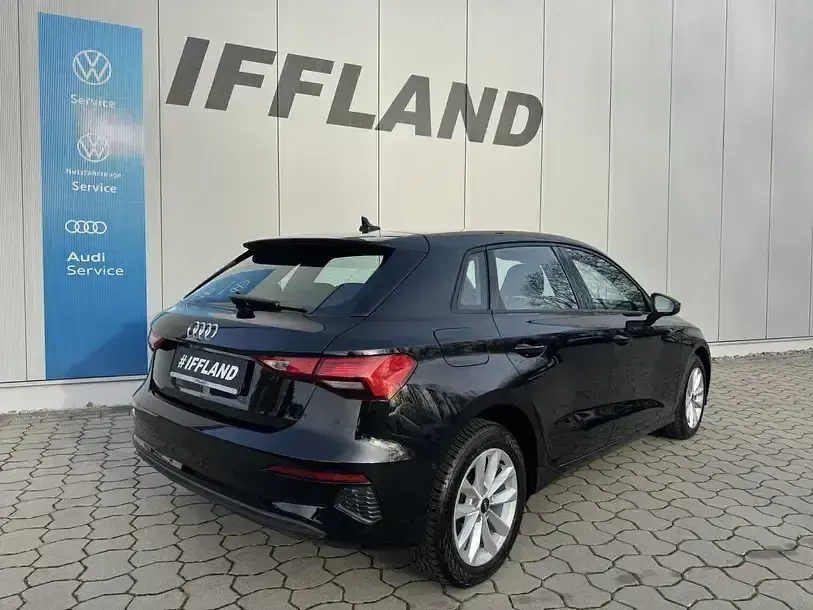 Gebraucht Audi A3 Advanced 110 PS (80 kW) 2023 Mythosschwarz metallic Limousine