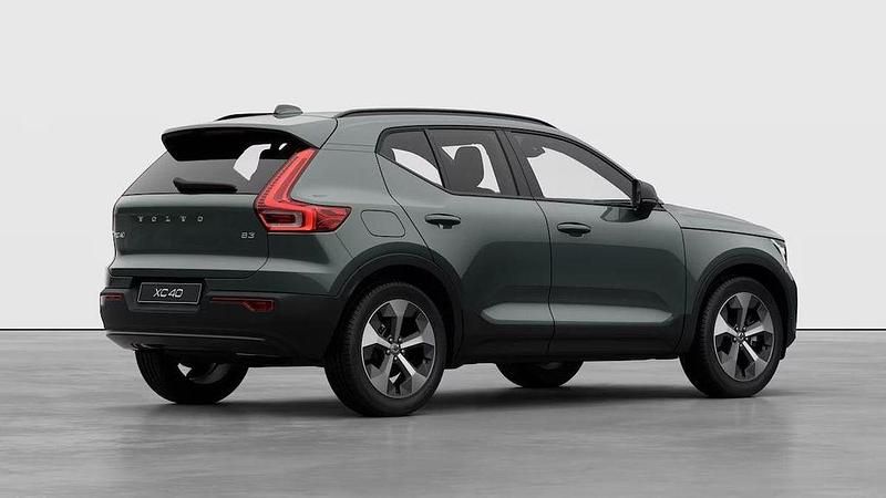 Neu Volvo XC40 Plus 163 PS (119 kW) 2026 Grün SUV