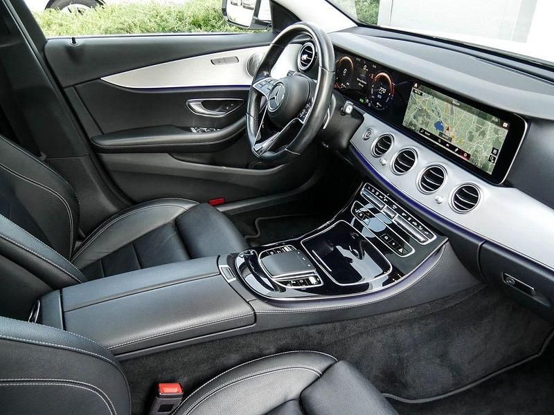 Gebraucht Mercedes E300 Avantgarde 306 PS (225 kW) 2021 Weiß Limousine