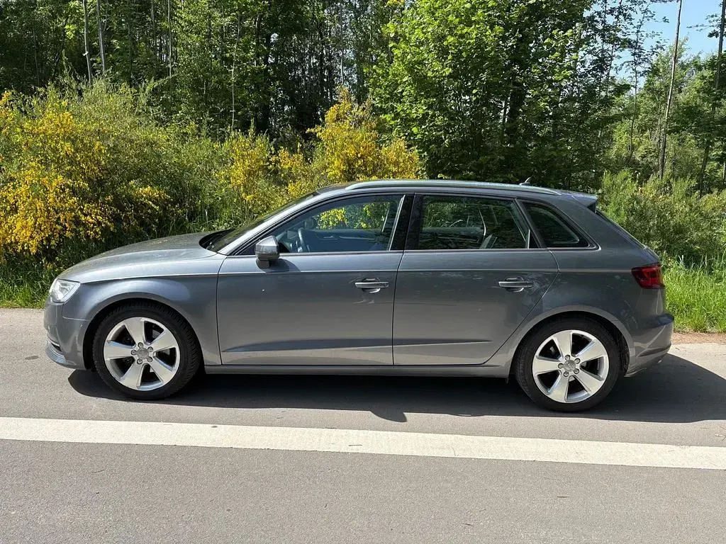 Gebraucht Audi A3 Ambiente 150 PS (110 kW) 2015 Grau Limousine