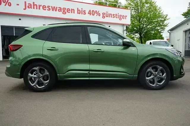 Gebraucht Ford Kuga ST-Line 186 PS (136 kW) 2025 Burstinggreenmet. SUV