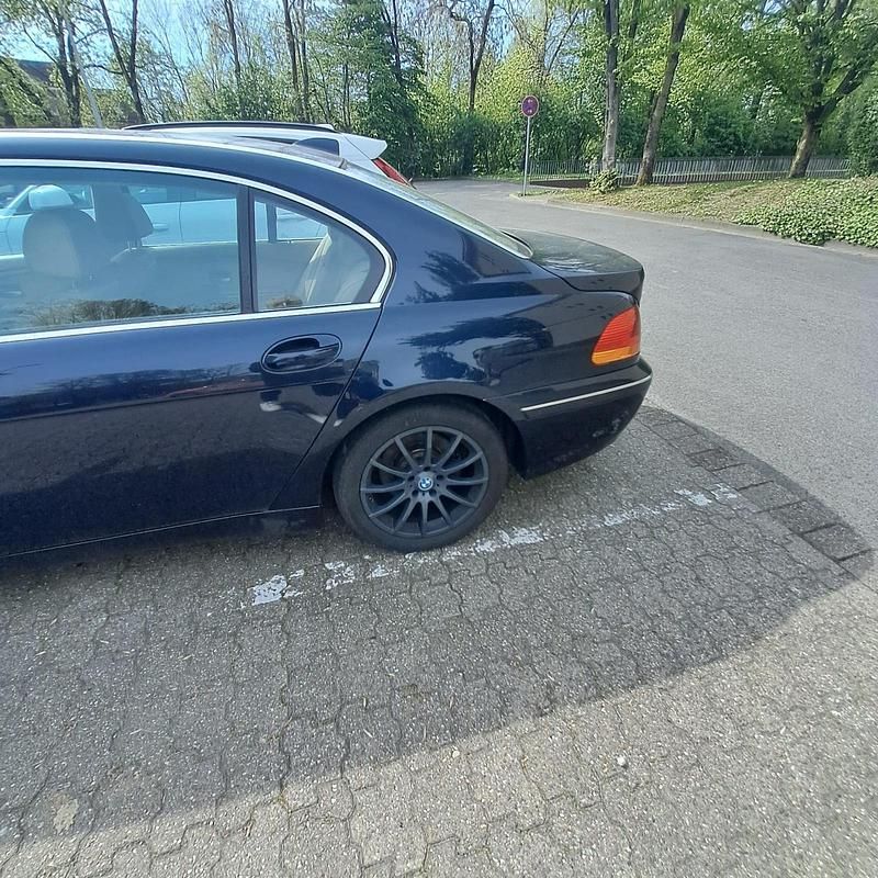 Gebraucht BMW 730L 231 PS (169 kW) 2005 Blau Limousine