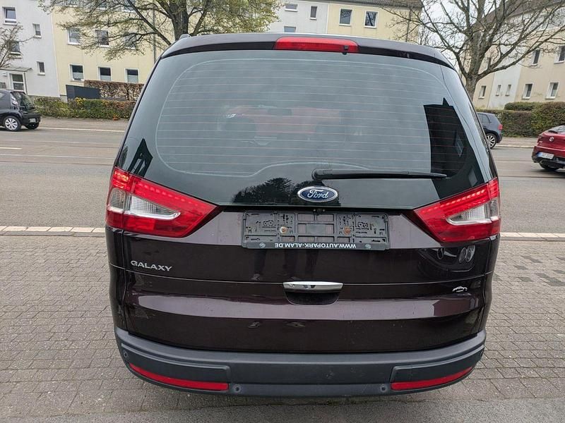 Gebraucht Ford Galaxy Titanium 163 PS (119 kW) 2011 Rot Van / Kleinbus