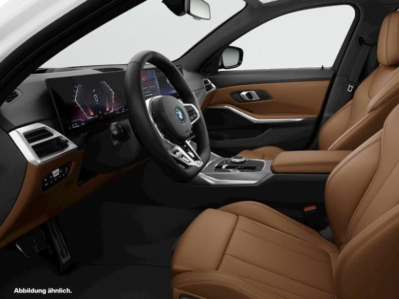 Weiß Gebraucht 2024 BMW 330e Kombi | 53.730 € - Bild 1/2
