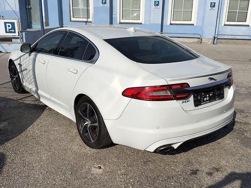 Gebraucht Jaguar XF R-Dynamic 241 PS (177 kW) 2013 Weiß Limousine