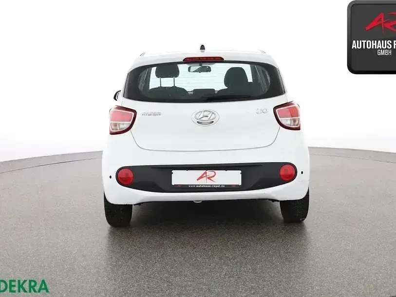 Gebraucht Hyundai i10 Trend 67 PS (49 kW) 2018 Polar white / sol Kleinwagen