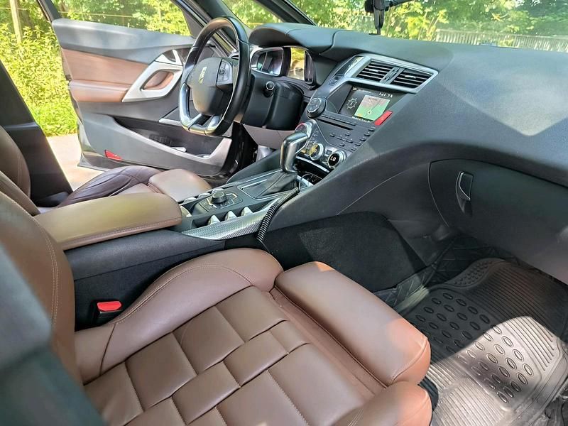 Schwarz Gebraucht 2014 DS Automobiles DS5 Kleinwagen | 10.000 € - Bild 1/4