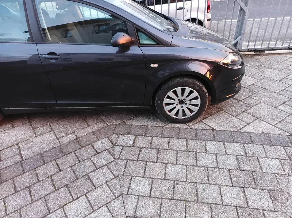 Używany Seat Altea 102 KM (75 kW) 2008 Czarny Hatchback
