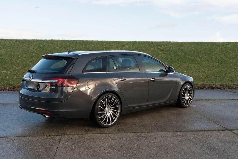 Gebraucht Opel Insignia Edition 194 PS (142 kW) 2014 Grau Kombi