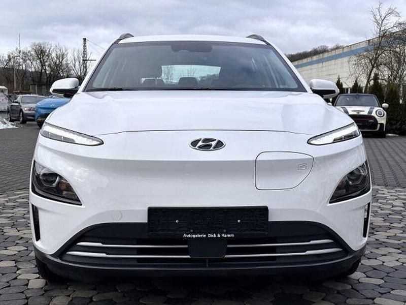 Gebraucht Hyundai Kona Select 100 kW (136 PS) 2022 Weiß SUV