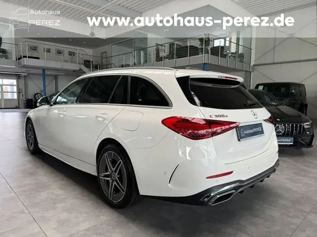 Gebraucht Mercedes E300 AMG 204 PS (150 kW) 2024 Unilack polarweiß Kombi