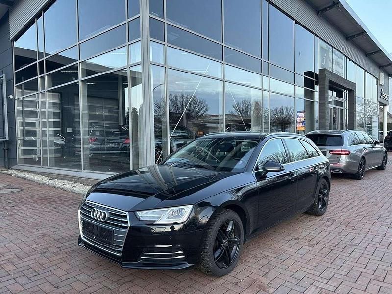 Mythosschwarz metallic (metallic) Gebraucht 2018 Audi A4 Sport Kombi | 22.990 € (Fairer Preis) - Bild 1/3