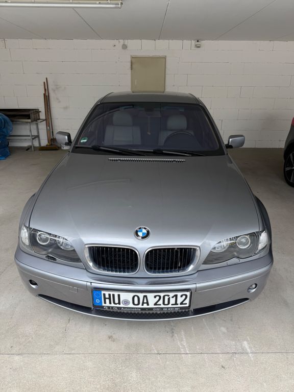 Grau Gebraucht 2004 BMW 325 Sport Line Limousine | 5.200 € (Fairer Preis) - Bild 1/4