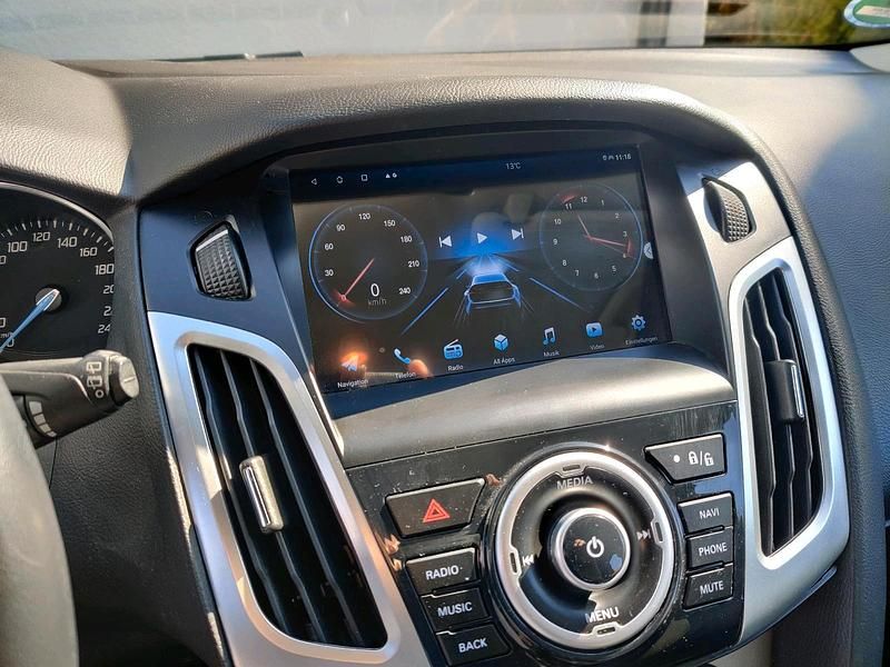 Gebraucht Ford Focus Trend 101 PS (74 kW) 2014 Blau Limousine