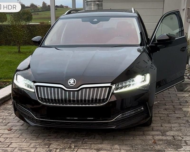 Braun Gebraucht 2020 Skoda Superb LAURIN & KLEMENT Kombi | 22.900 € (Teuer) - Bild 1/4