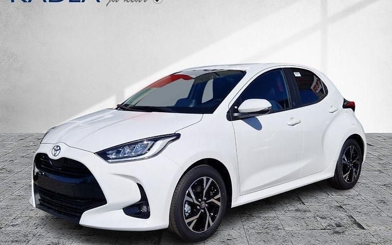 Schneeweiß Neu 2025 Toyota Yaris Hybrid Comfort Limousine | 22.990 € (Superpreis) - Bild 1/4