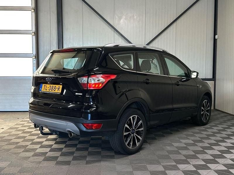 Gebraucht Ford Kuga Trend 120 PS (88 kW) 2018 Schwarz SUV