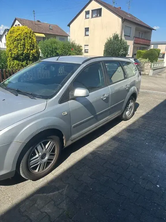 Gebraucht Ford Focus Ghia 116 PS (85 kW) 2005 Schwarz Limousine