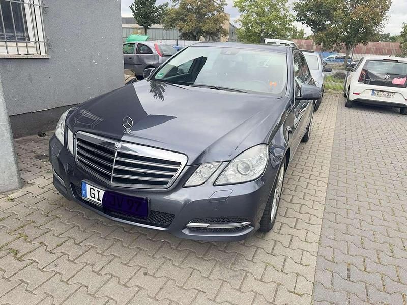 Grau Gebraucht 2012 Mercedes E300 Limousine | 10.300 € (Fairer Preis) - Bild 1/4
