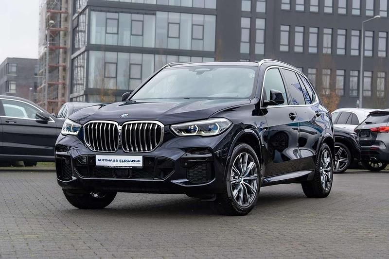 Carbonschwarz metallic Gebraucht 2023 BMW X5 M Sport SUV | 62.980 € (Superpreis) - Bild 1/4