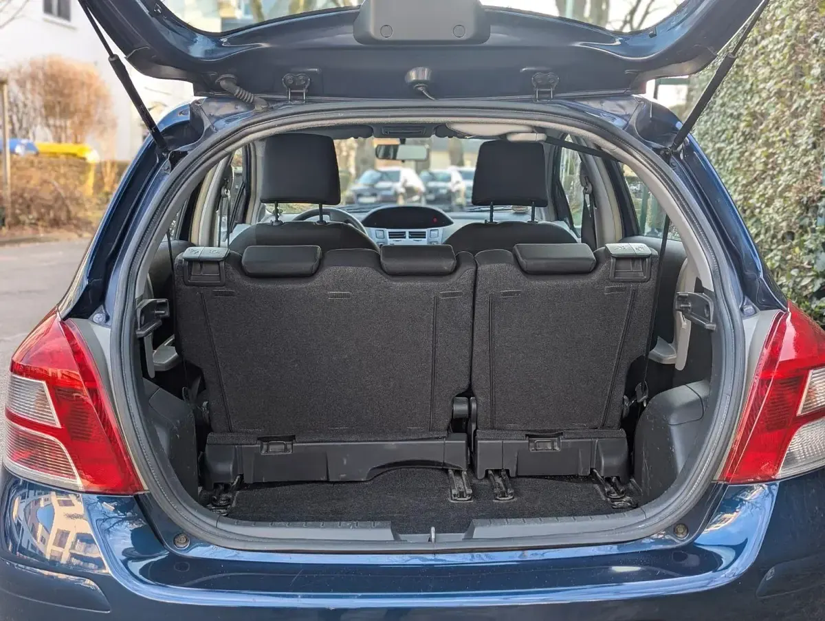 Gebraucht Toyota Yaris 69 PS (50 kW) 2011 Blau Kleinwagen