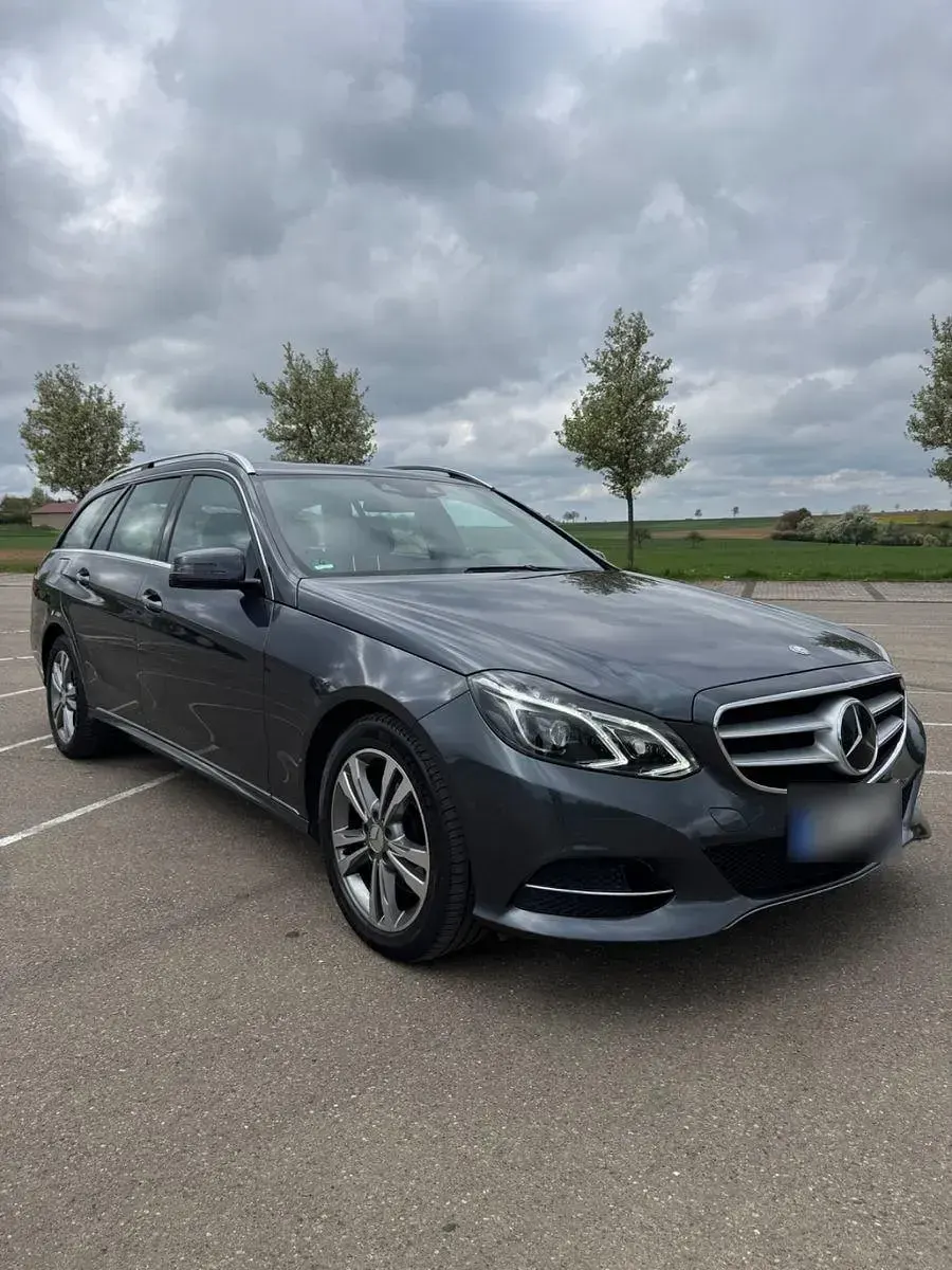 Gebraucht Mercedes E250 Avantgarde 204 PS (150 kW) 2013 Grau Limousine