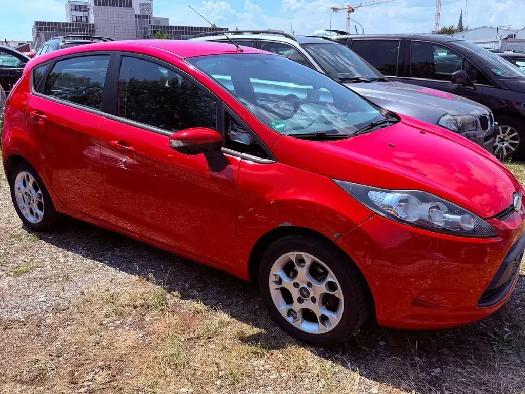 Gebraucht Ford Fiesta Trend 60 PS (44 kW) 2009 Rot Limousine