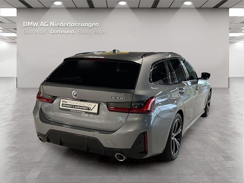 Gebraucht BMW 320e M Sport 163 PS (119 kW) 2022 Grau Kombi