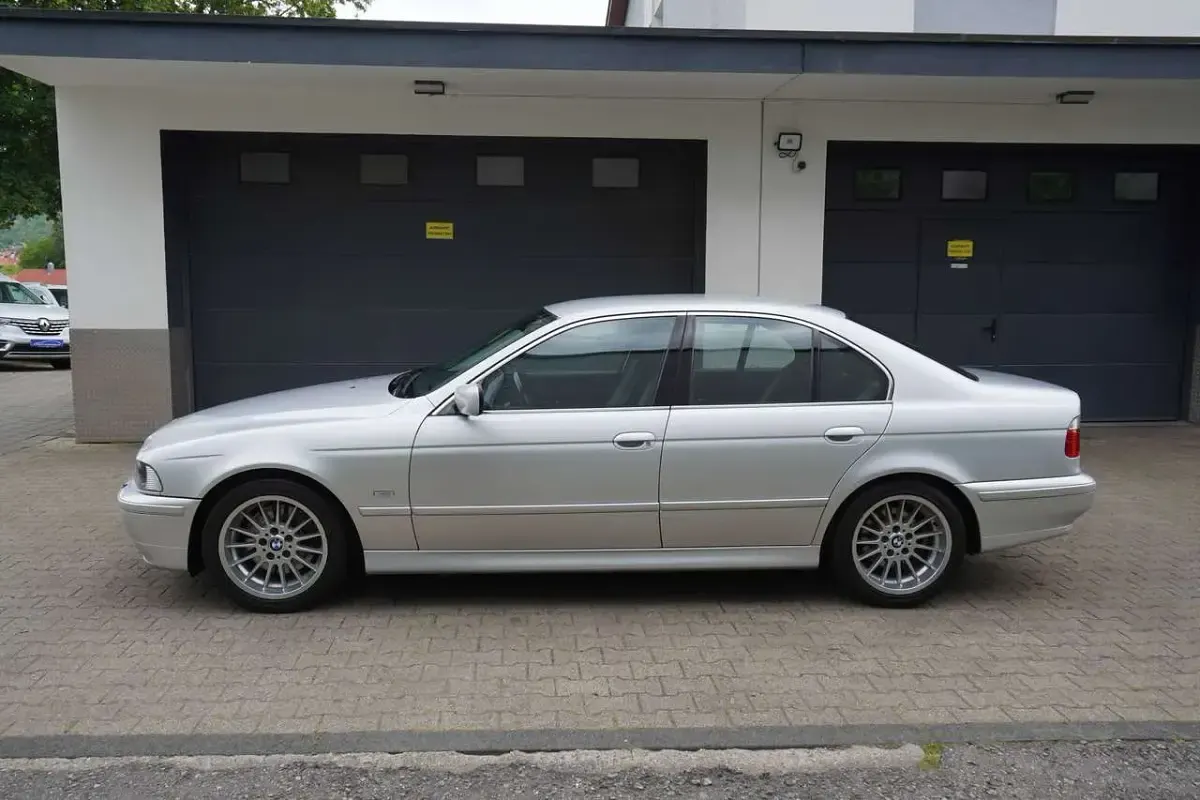 Gebraucht BMW 540 Exclusive 286 PS (210 kW) 2002 Silbergrau Limousine