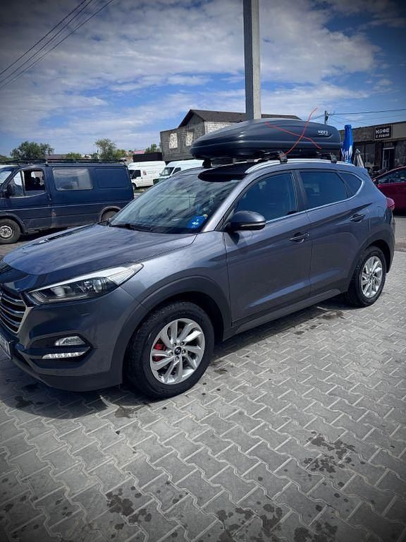 Grau Gebraucht 2015 Hyundai Tucson Classic SUV | 12.600 € (Etwas zu teuer) - Bild 1/4