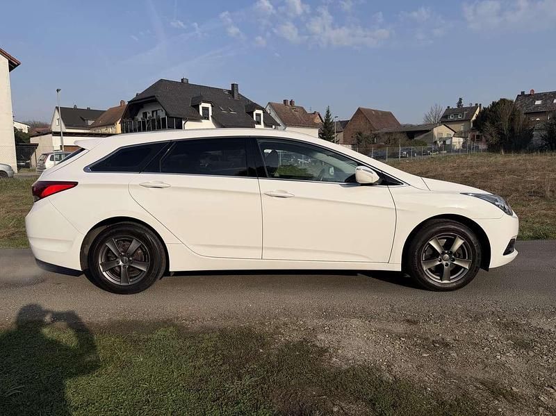 Gebraucht Hyundai i40 135 PS (99 kW) 2017 Pure white / sol Kombi