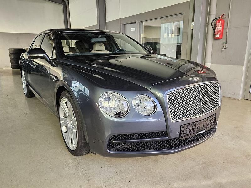 Grau Gebraucht 2015 Bentley Flying Spur Limousine | 63.880 € (Etwas zu teuer) - Bild 1/4