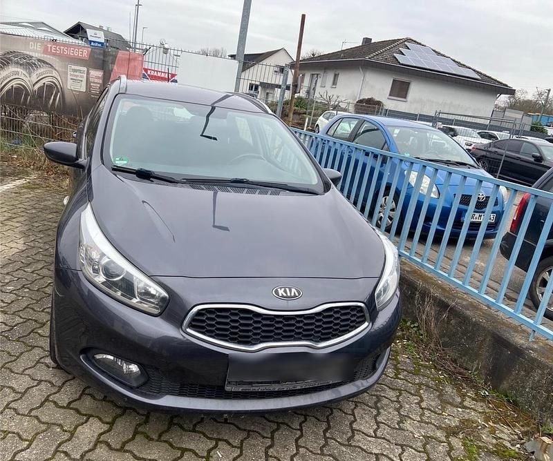 Gebraucht Kia Ceed 128 PS (94 kW) 2015 Silber Kleinwagen