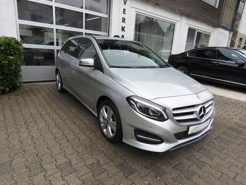 Silber Gebraucht 2017 Mercedes B200 Van / Kleinbus | 15.900 € (Fairer Preis) - Bild 1/4